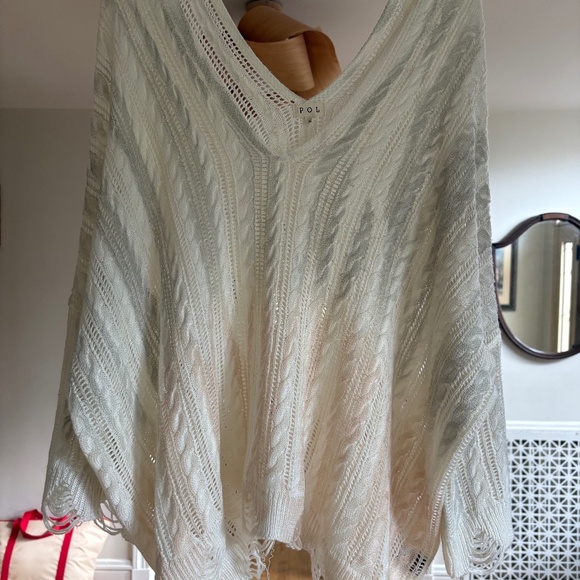POL Medium Oversized Vneck White Sweater - Picture 1 of 3